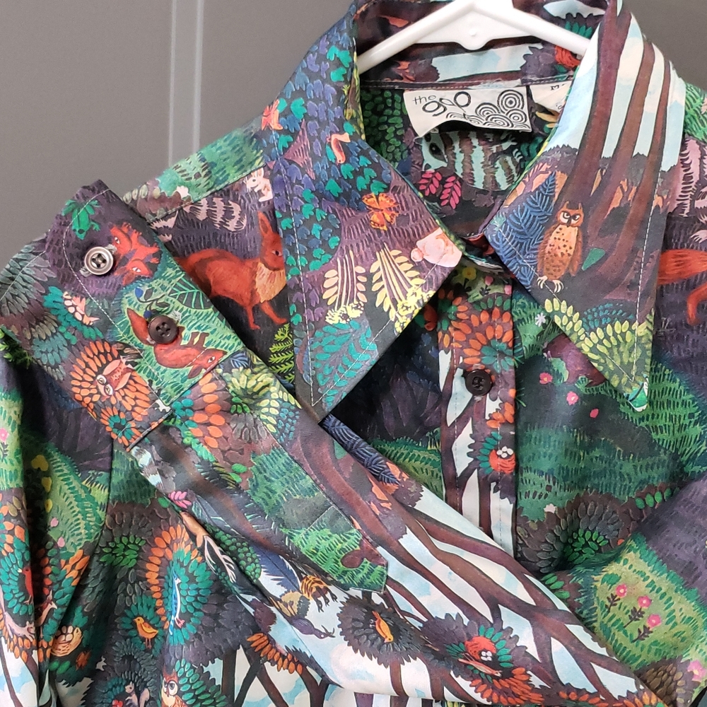 Women's VINTAGE forest animal print blouse. The gap Made in Hong Kong. Size 9.